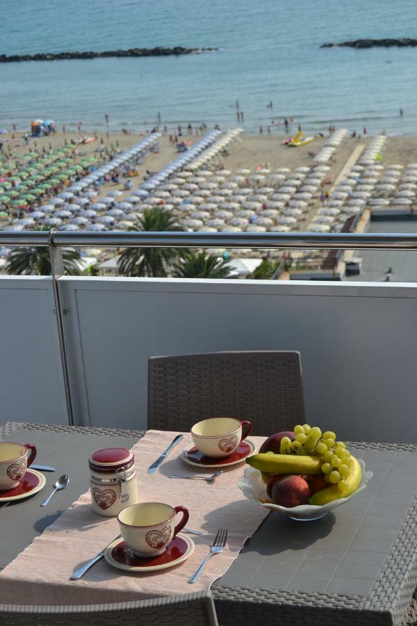 شقة Fronte Mare Panoramico San Benedetto سان بنيديتّو ديل ترونتو المظهر الخارجي الصورة